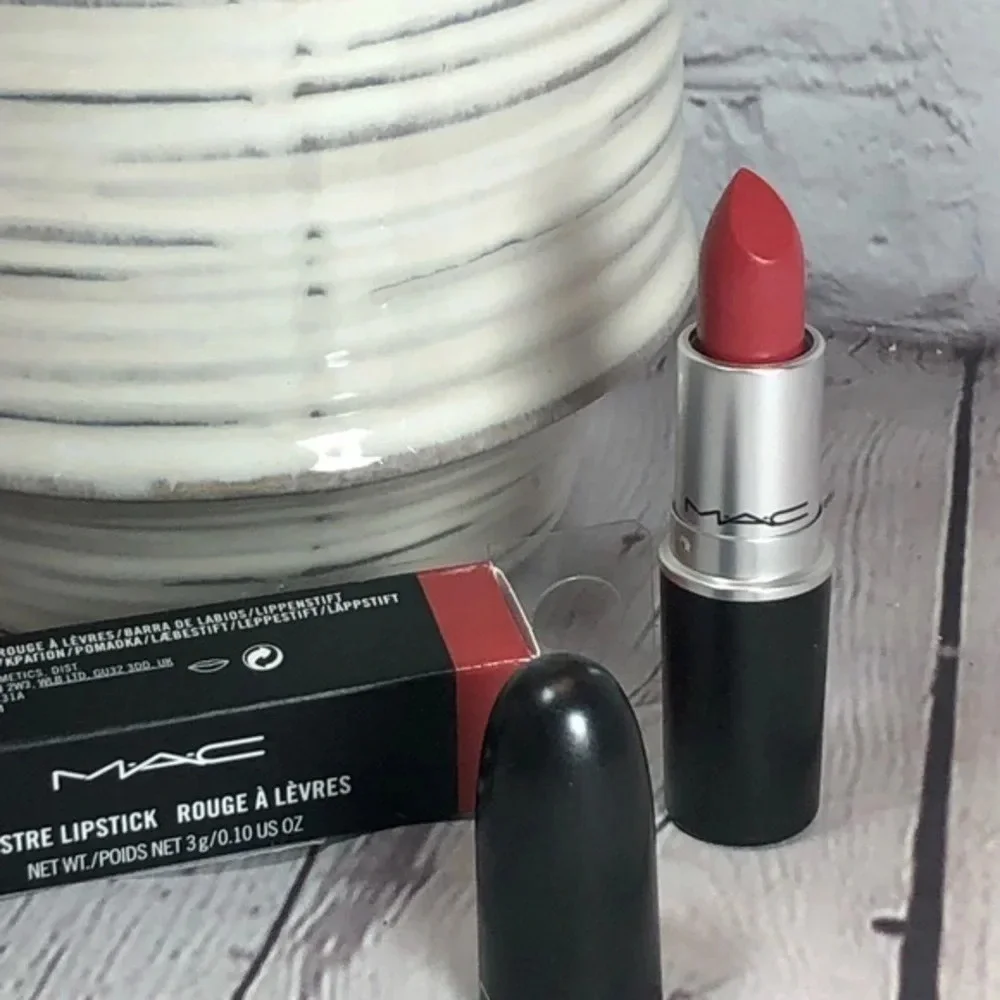 MAC Cosmetics nwt m·a·c